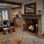 7 Bed In Langbar Oc-d34075 * Leeds (West Yorkshire)