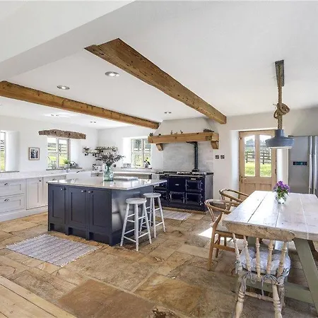7 Bed In Langbar Oc-d34075 Leeds (West Yorkshire)