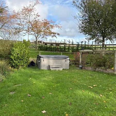 7 Bed In Langbar Oc-d34075 * Leeds (West Yorkshire)