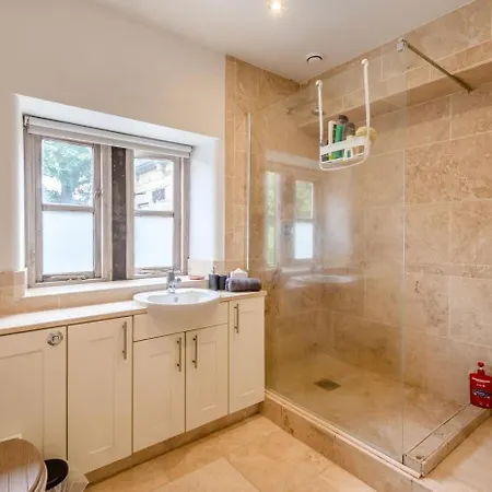 7 Bed In Langbar Oc-d34075 Semesterbostad Leeds (West Yorkshire)