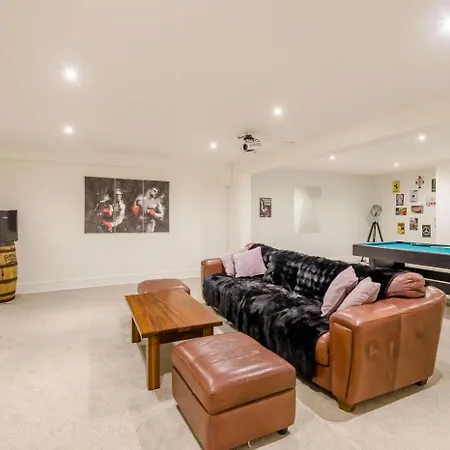 7 Bed In Langbar Oc-d34075 Leeds (West Yorkshire)