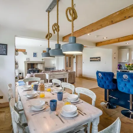 7 Bed In Langbar Oc-d34075 Leeds (West Yorkshire)