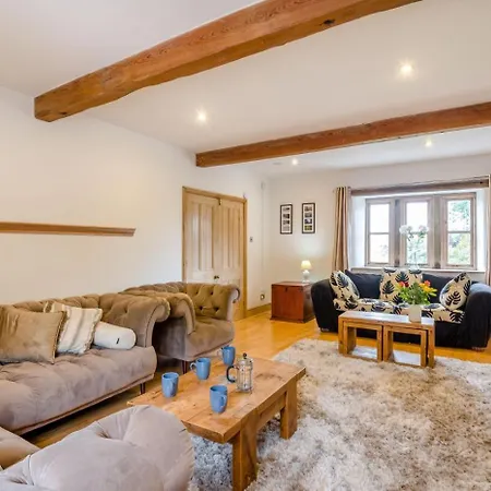 7 Bed In Langbar Oc-d34075 * Leeds (West Yorkshire)